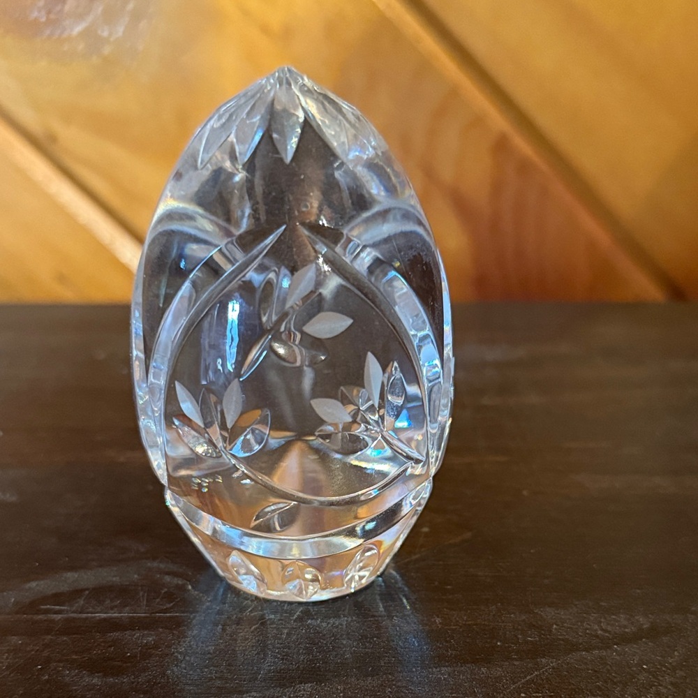 Crystal Egg with Leaf Design